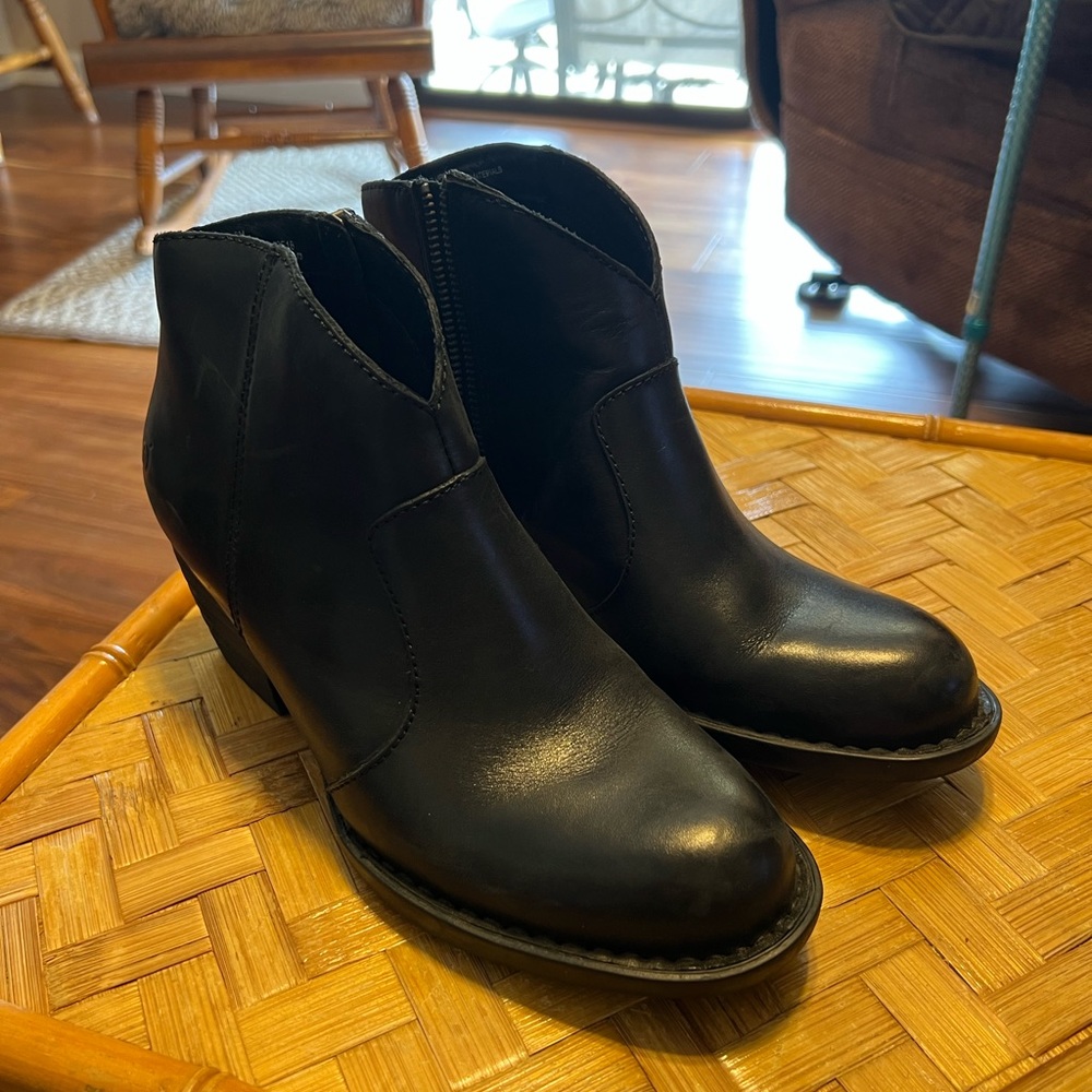 Born Michel Shoe Size 9 Black, worn only a few times. Leather.